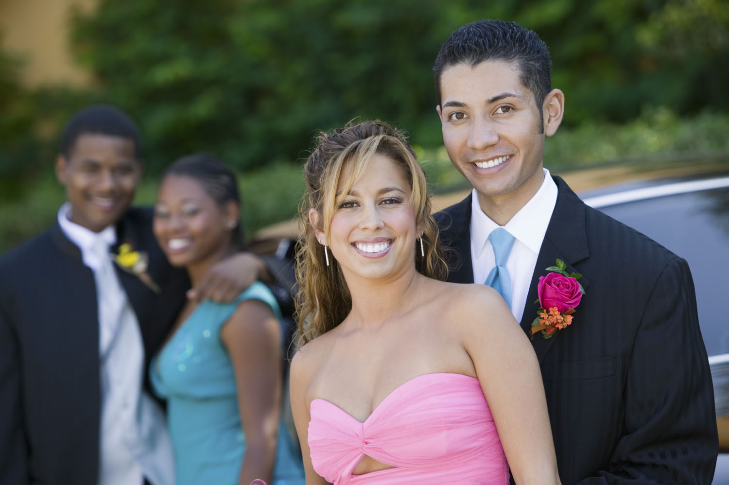 How to book a limo for your prom